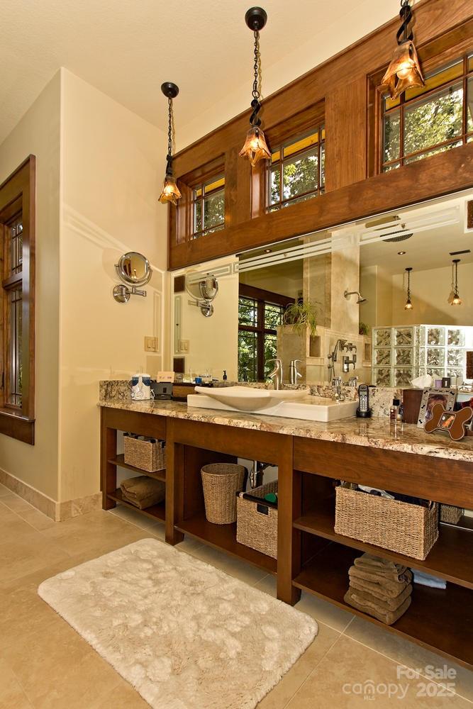 SANCTUARY COVE - Residential