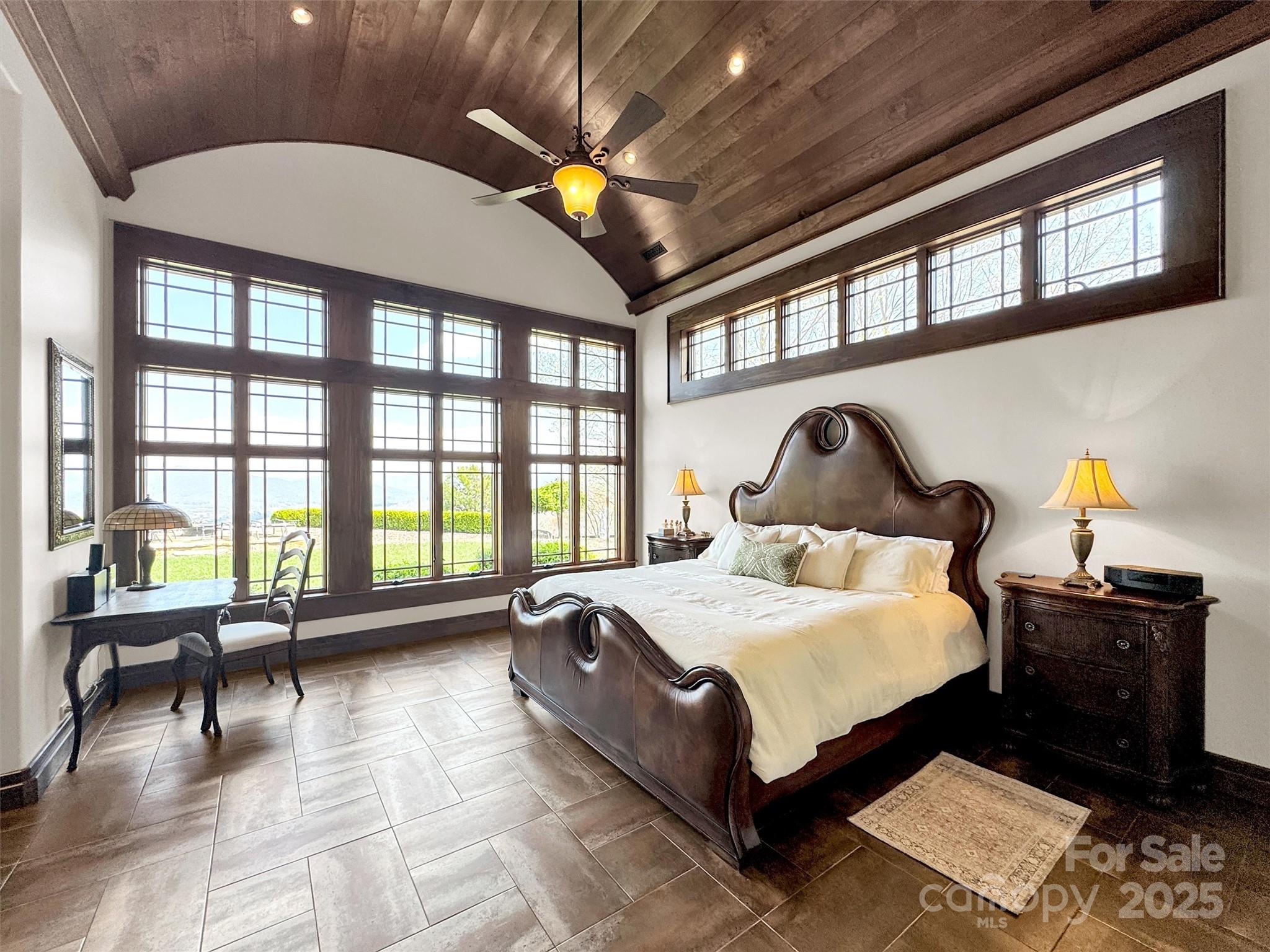 SANCTUARY COVE - Residential