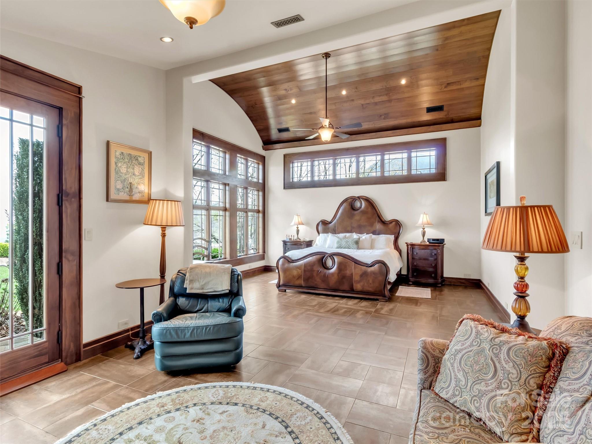 SANCTUARY COVE - Residential