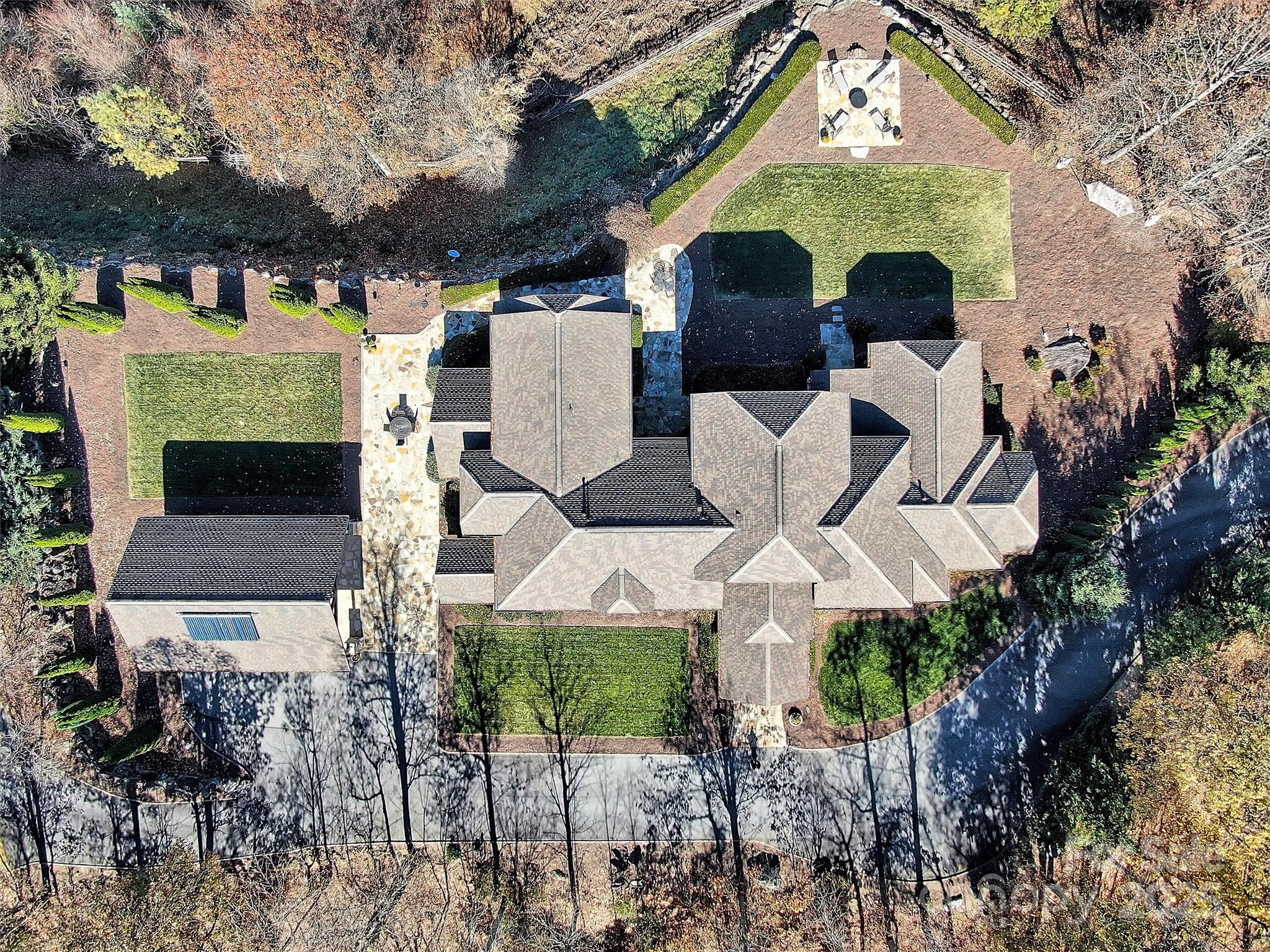 SANCTUARY COVE - Residential