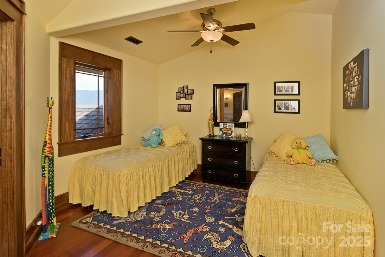 SANCTUARY COVE - Residential