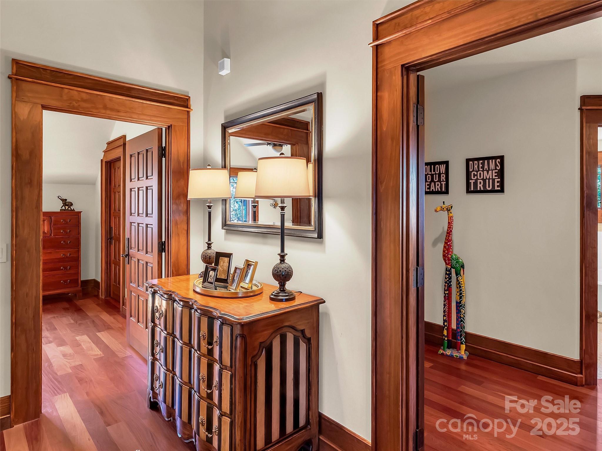 SANCTUARY COVE - Residential