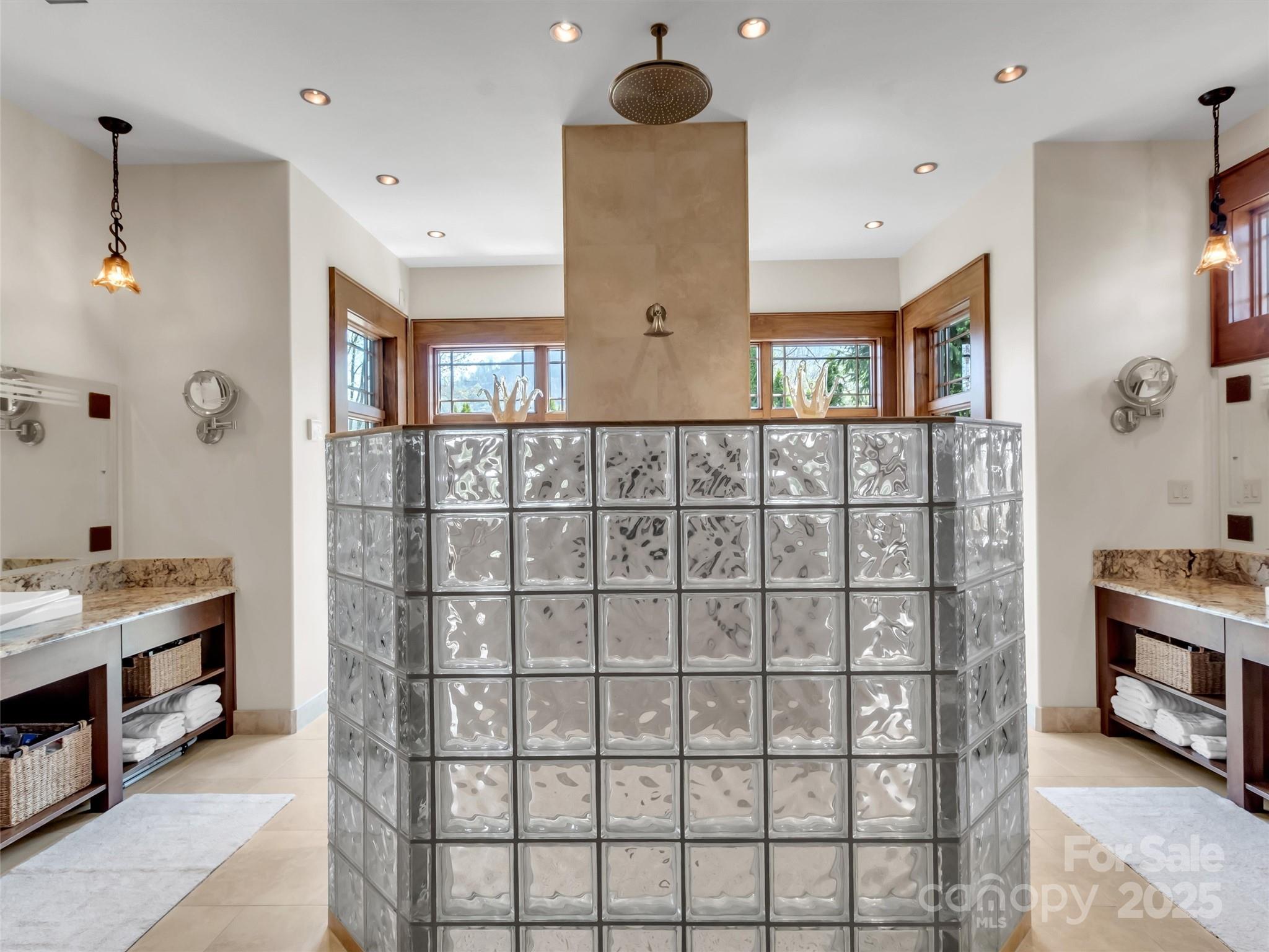 SANCTUARY COVE - Residential