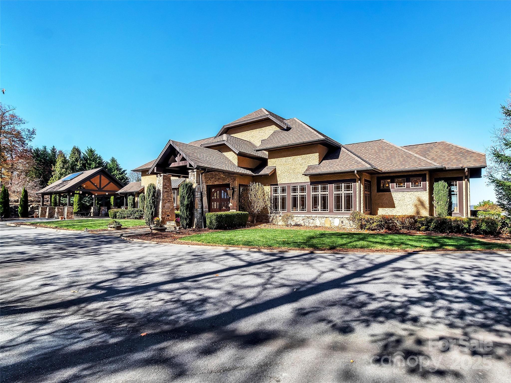 SANCTUARY COVE - Residential