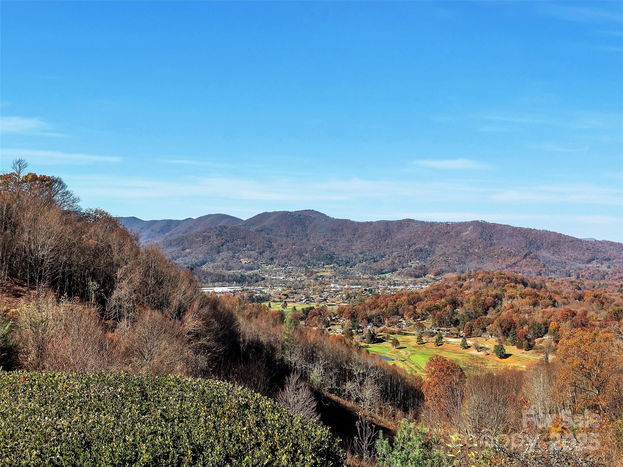 SANCTUARY COVE - Residential