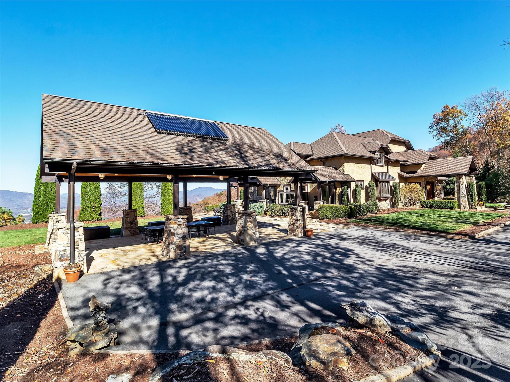 SANCTUARY COVE - Residential