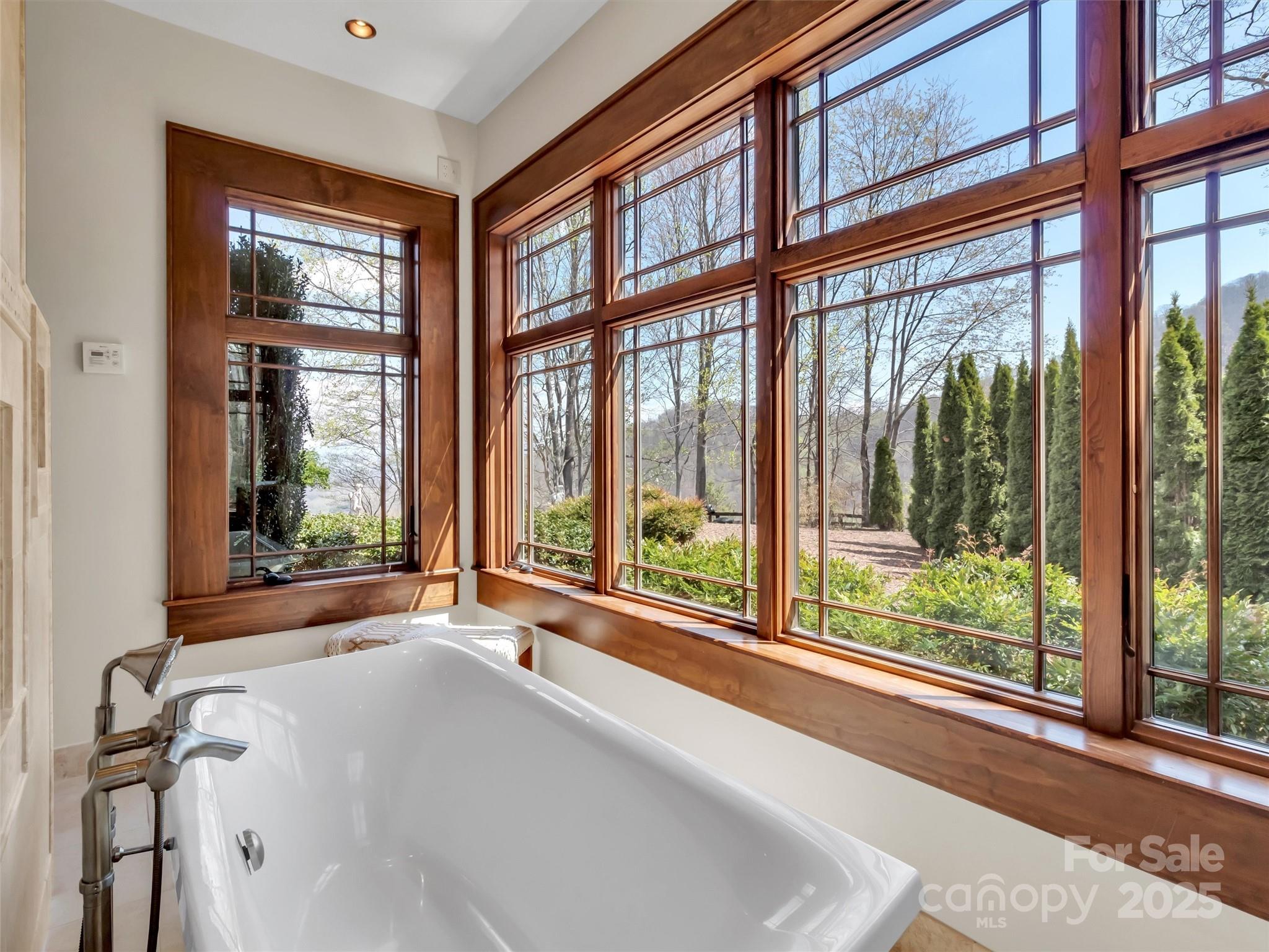 SANCTUARY COVE - Residential