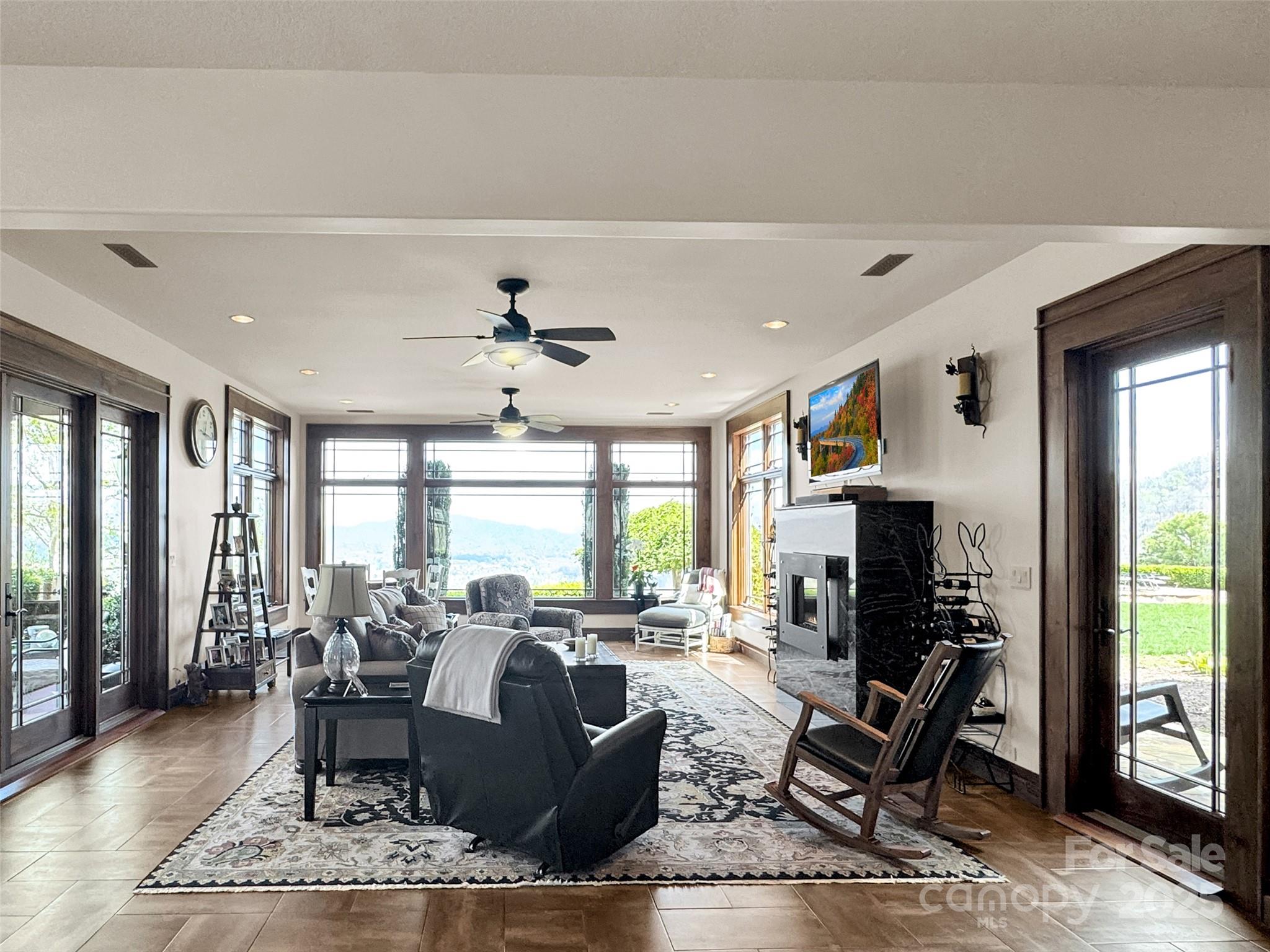 SANCTUARY COVE - Residential