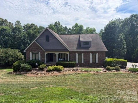 Photo of 1448 Brookstone Drive, Hickory, NC 28602 (MLS # 4399097)