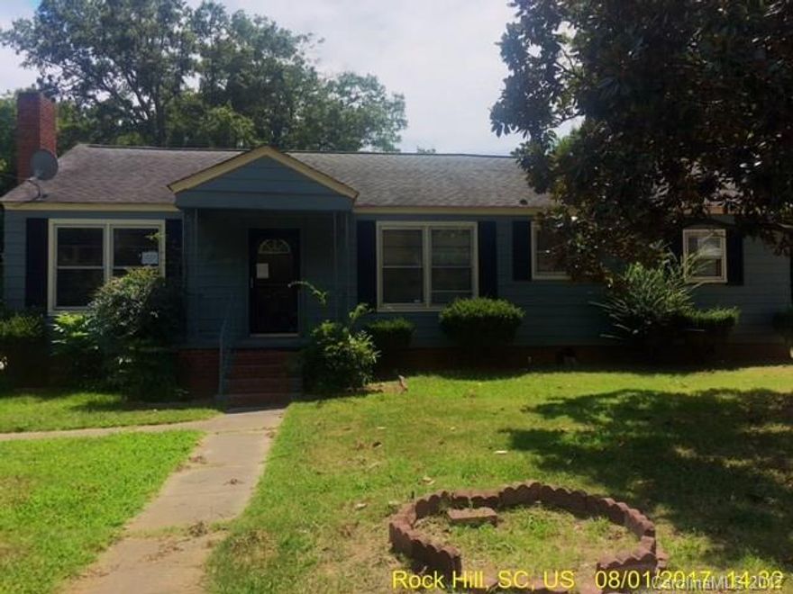 Opportunity comes knocking. Great for a handy first time homeowner or an investor looking for their next project. 3 bedrooms and 2 full baths. Large covered porch in the rear with new roof. It wouldn't take a lot to screen it in.
Fireplace in the living room. Formal dining room. Lots of potential.