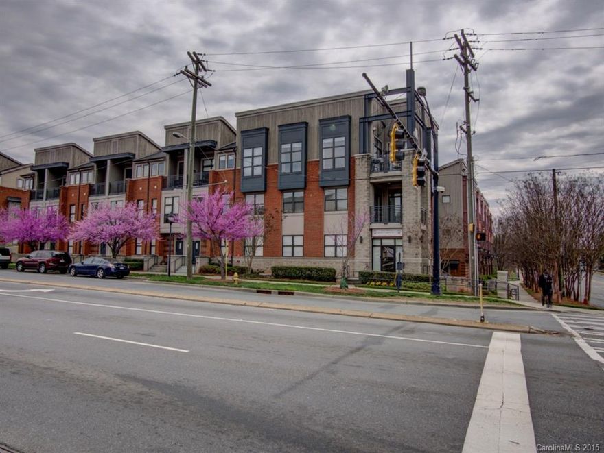 2 bedroom, 2 full baths, walk to Time Warner Arena and all of downtown. Nice view of the skyline on 3rd floor. Open, spacious rooms. Stainless steel appliances in kitchen. Refrigerator, washer and dryer also included. Nice private, fenced in outdoor patio to enjoy throughout the year. Granite countertops in key areas. Master bath also has tiled, walk-in shower. Spacious closets too in both bedrooms.