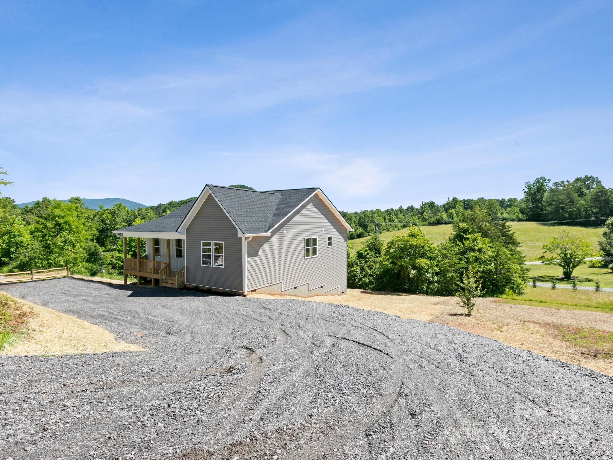 169 Vineyard Village Drive S 4