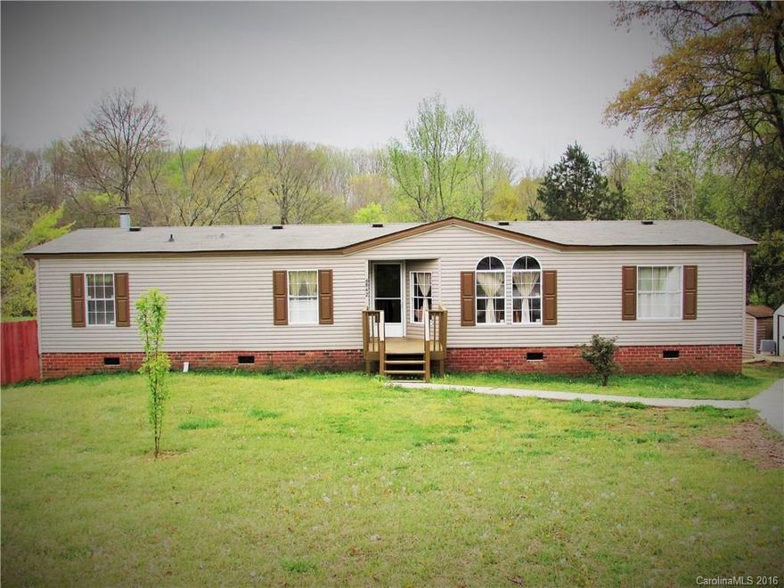 COME SEE THIS BEAUTIFUL AND SPACIOUS DOUBLE WIDE HOME!  FEATURES INCLUDE SPLIT BEDROOMS, A SPACIOUS OPEN FLOOR PLAN WITH TWO LIVING AREAS. AND A LARGE KITCHEN WITH LOTS OF CABINETS.  HOME HAS BEAUTIFUL LAMINATE FLOORING IN THE MAIN AREAS. MASTER BATH HAS A LARGE GARDEN TUB AND SEPARATE WALK IN SHOWER.  YOU GET ALL THIS, PLUS A 2.59 ACRE LOT!!!  MAKE YOUR APPOINTMENT TODAY!!!
HOMEOWNER REQUIRED TO CARRY FLOOD INSURANCE.