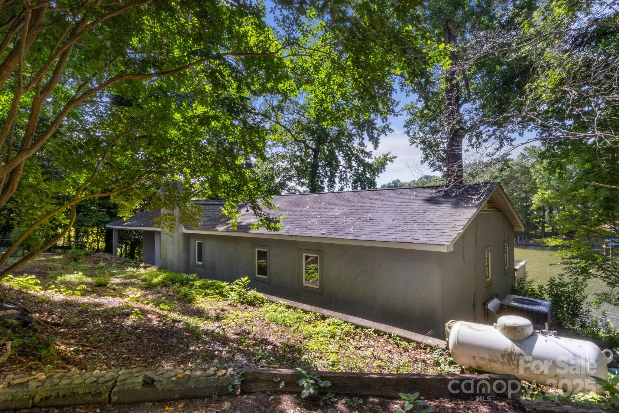 7645 Buckland Road