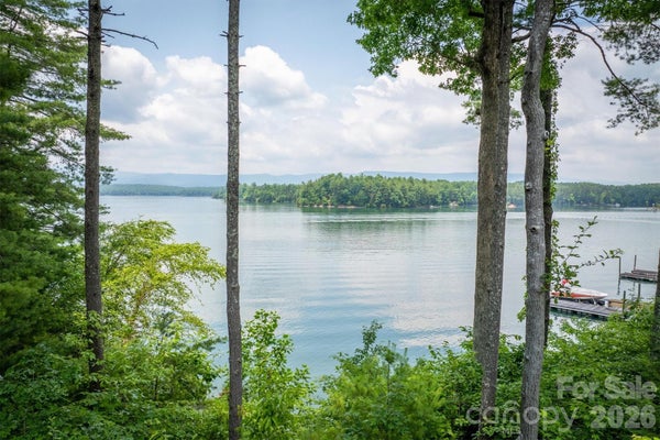 5162 BEECH BLUFF DR, MORGANTON, NC 28655 - Image 7718e1d69e5b5fb5b79f7fbff8edbd1f/1529924401