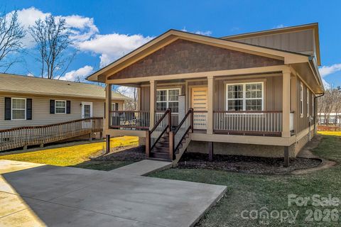 Photo of 215 E Oakview Road, Asheville, NC 28806 (MLS # 4363179)