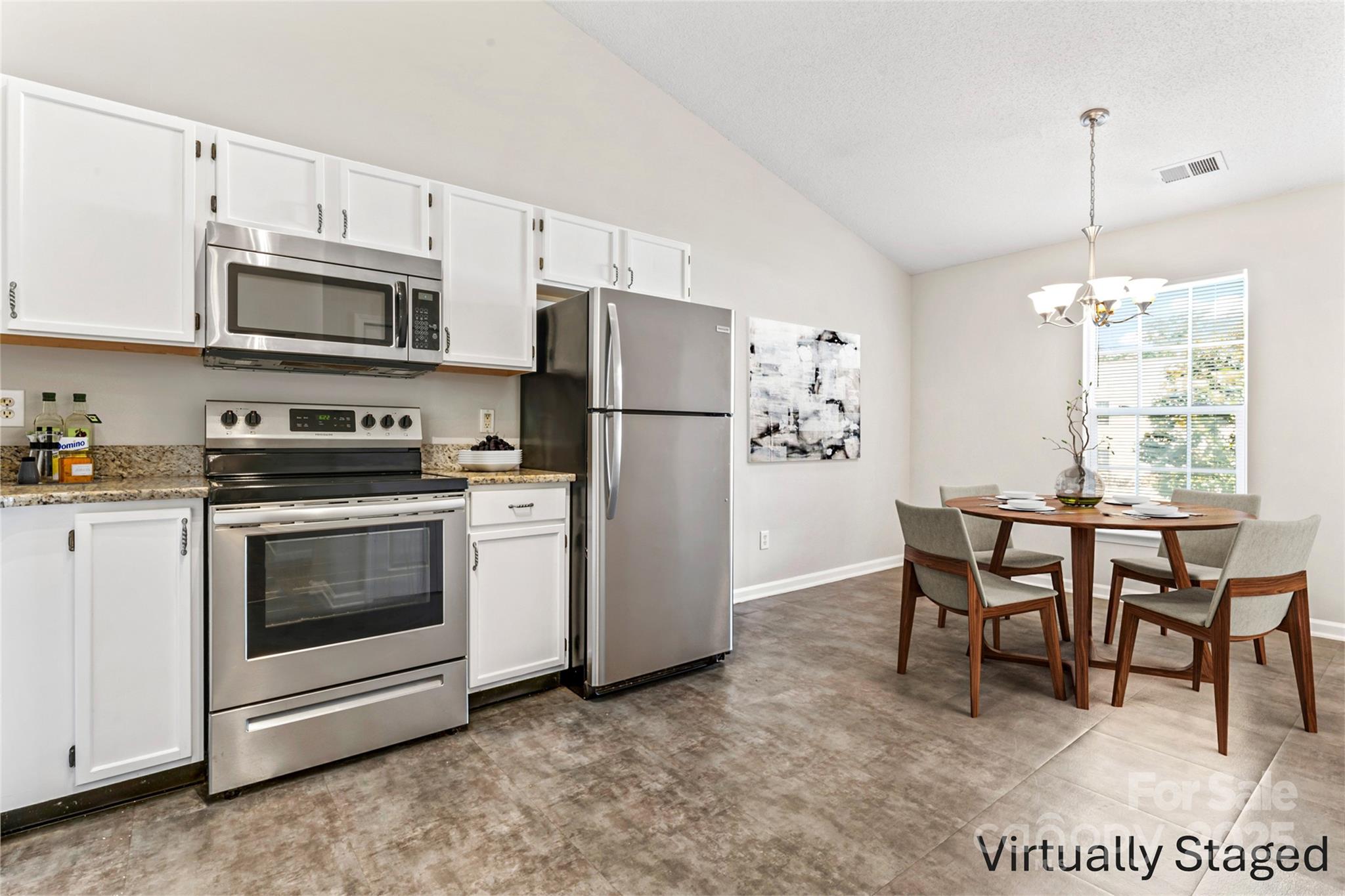 8724 Tweedsmuir Glen Lane