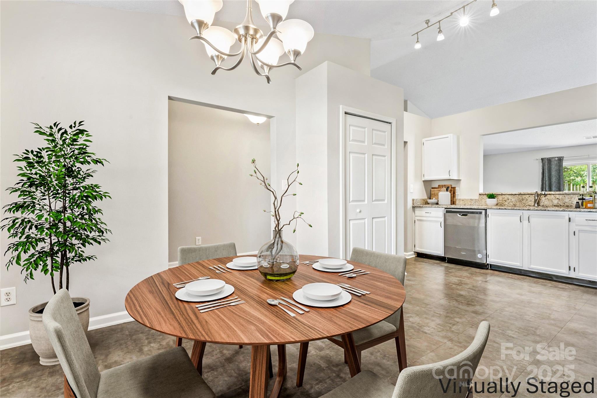 8724 Tweedsmuir Glen Lane