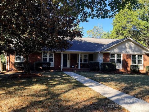 Photo of 4623 Quail Canyon Drive, Charlotte, NC 28226 (MLS # 4317227)