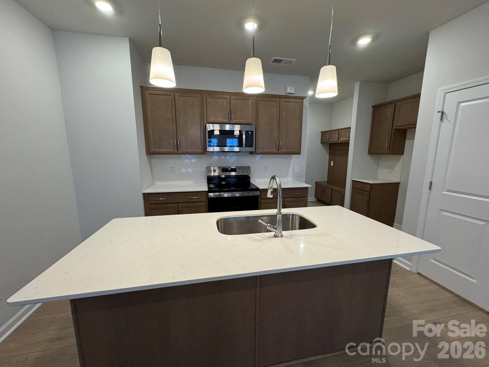 4632 Lakeview Road 6