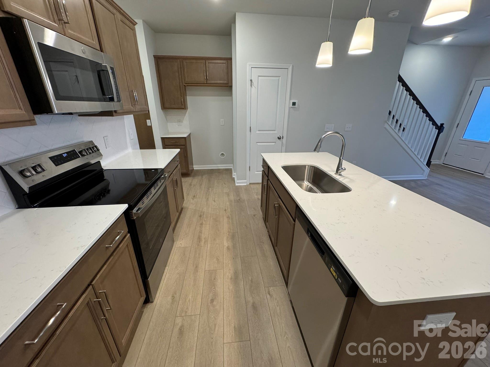 4632 Lakeview Road 6