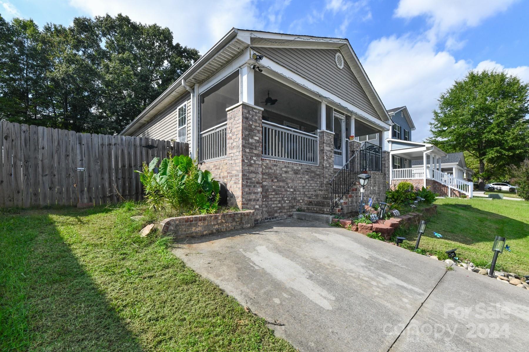 Glenn Oaks - Residential