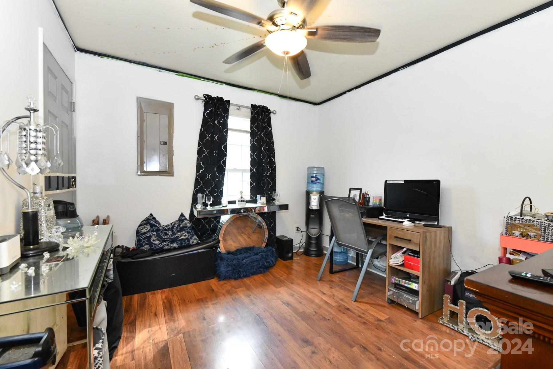 Glenn Oaks - Residential