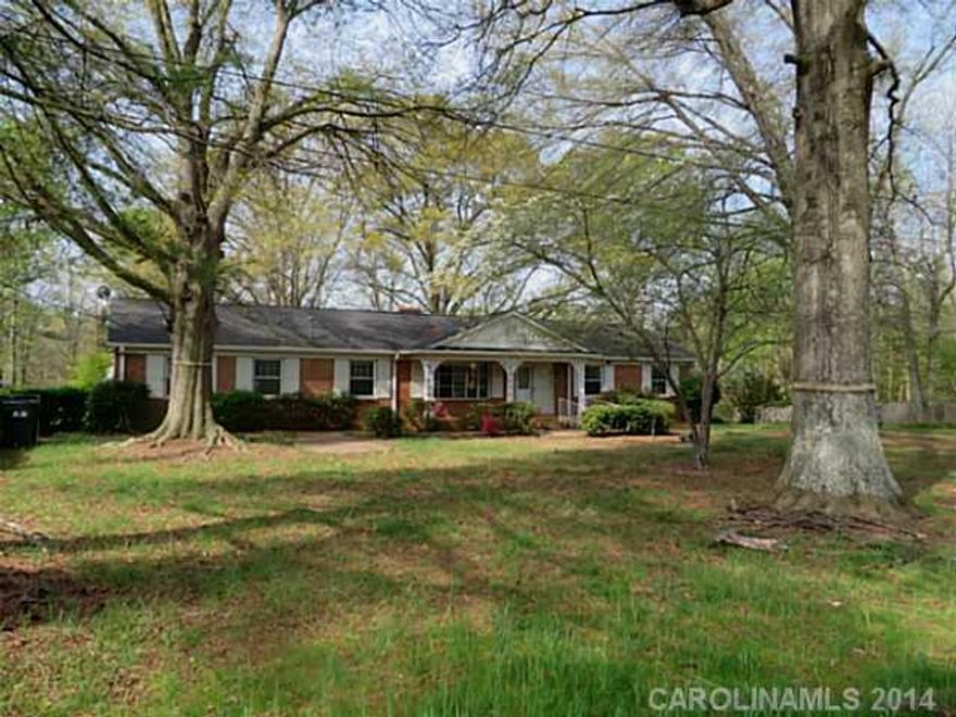 Large 4 Bedroom home on 2 acres...  Large Front Porch, Mature Landscapes, 3 full baths, Master bath has been upgraded with Travertine tiles, Laminated Hardwood Flooring, Gazebo, NO PETS...