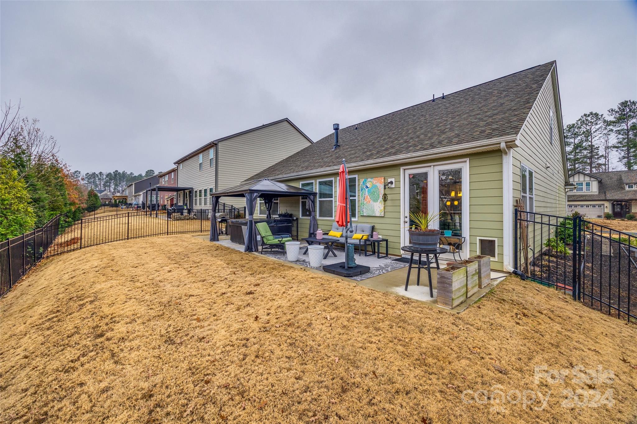 Lake Crest - Residential