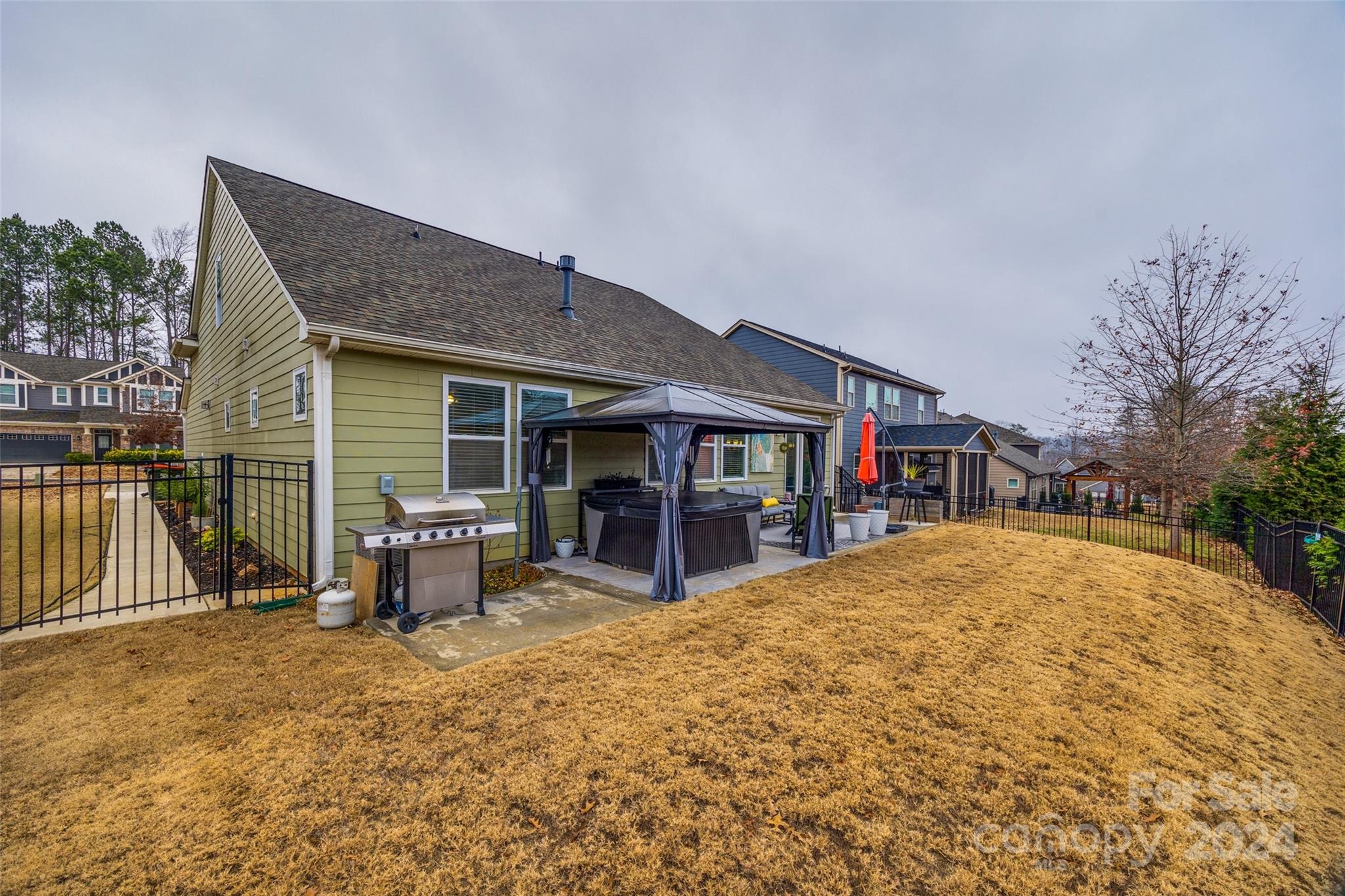 Lake Crest - Residential