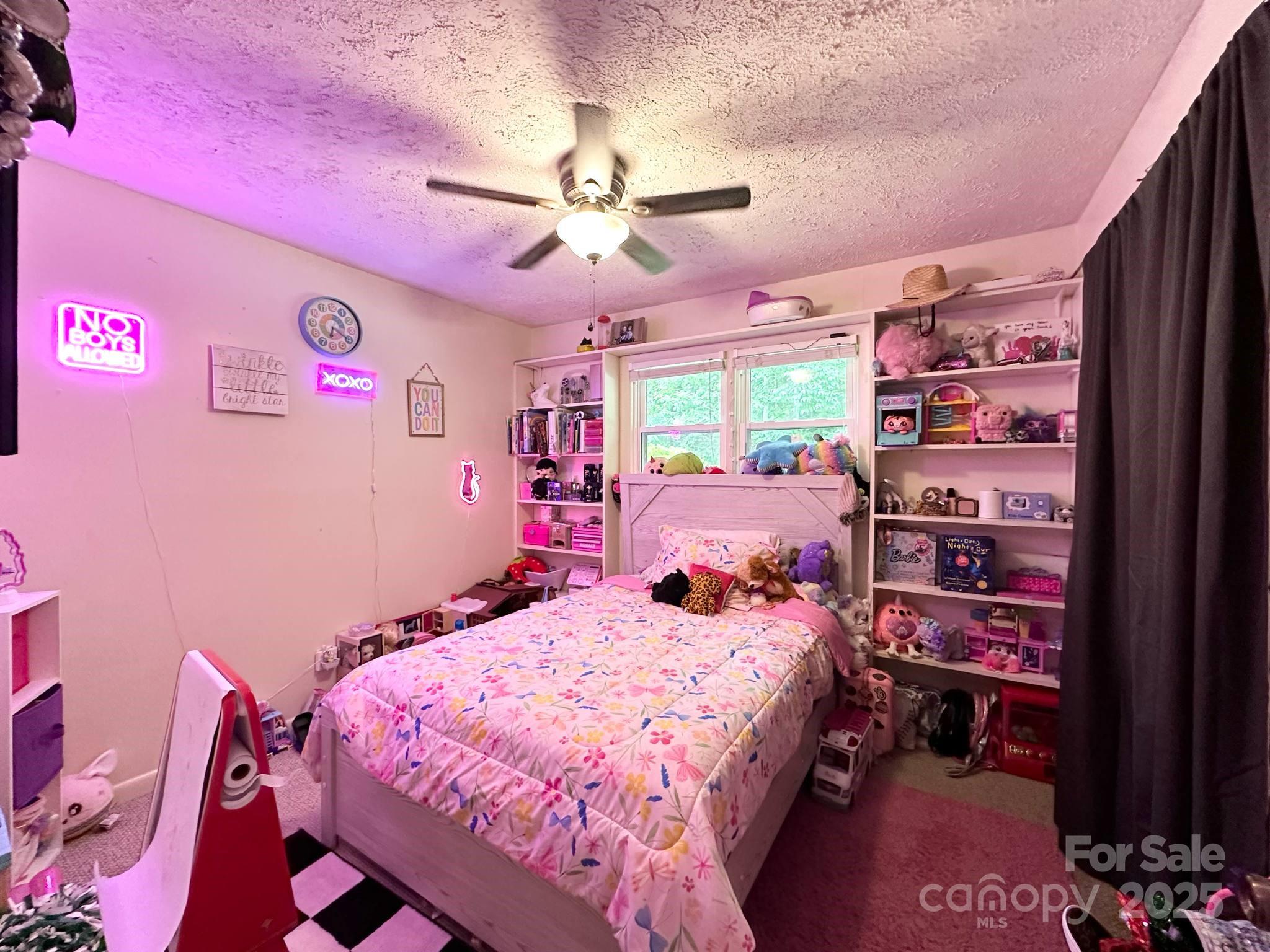 Lenoir, North Carolina 28645, United States, 3 Bedrooms Bedrooms, ,2 BathroomsBathrooms,Residential,Under Contract,140427