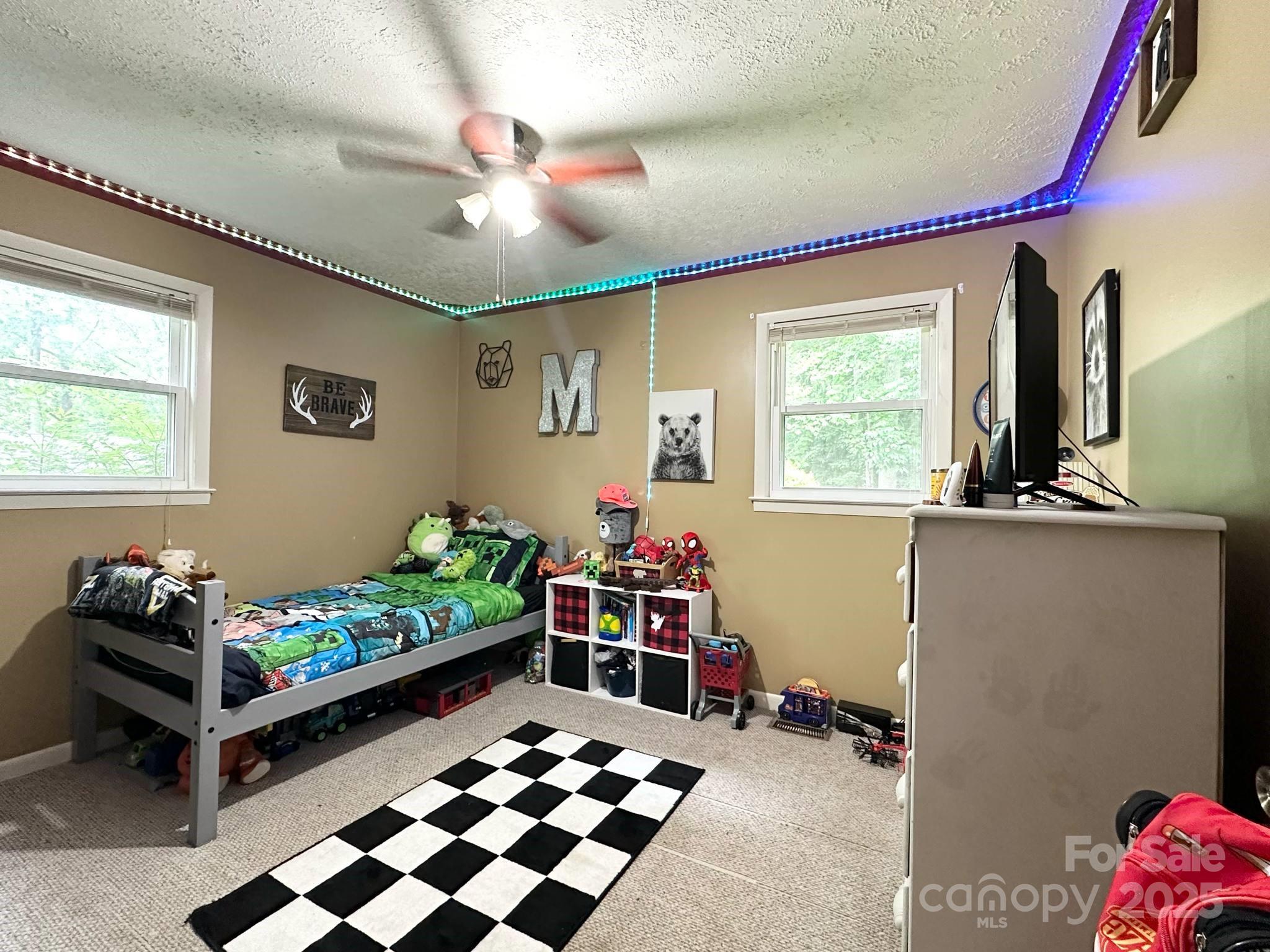 Lenoir, North Carolina 28645, United States, 3 Bedrooms Bedrooms, ,2 BathroomsBathrooms,Residential,Under Contract,140427