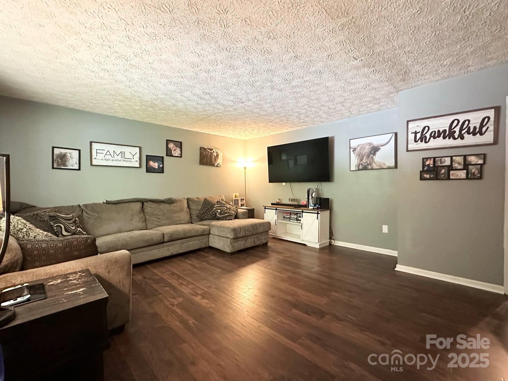 Lenoir, North Carolina 28645, United States, 3 Bedrooms Bedrooms, ,2 BathroomsBathrooms,Residential,Under Contract,140427