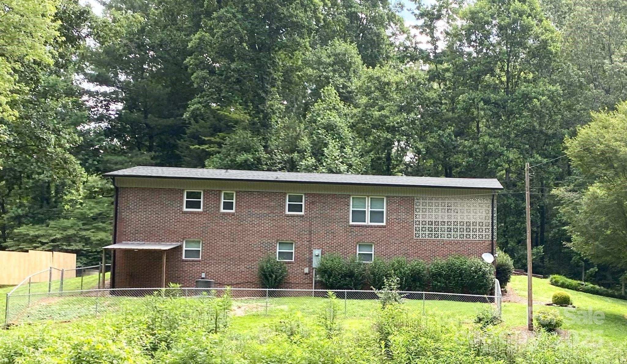 Lenoir, North Carolina 28645, United States, 3 Bedrooms Bedrooms, ,2 BathroomsBathrooms,Residential,Under Contract,140427