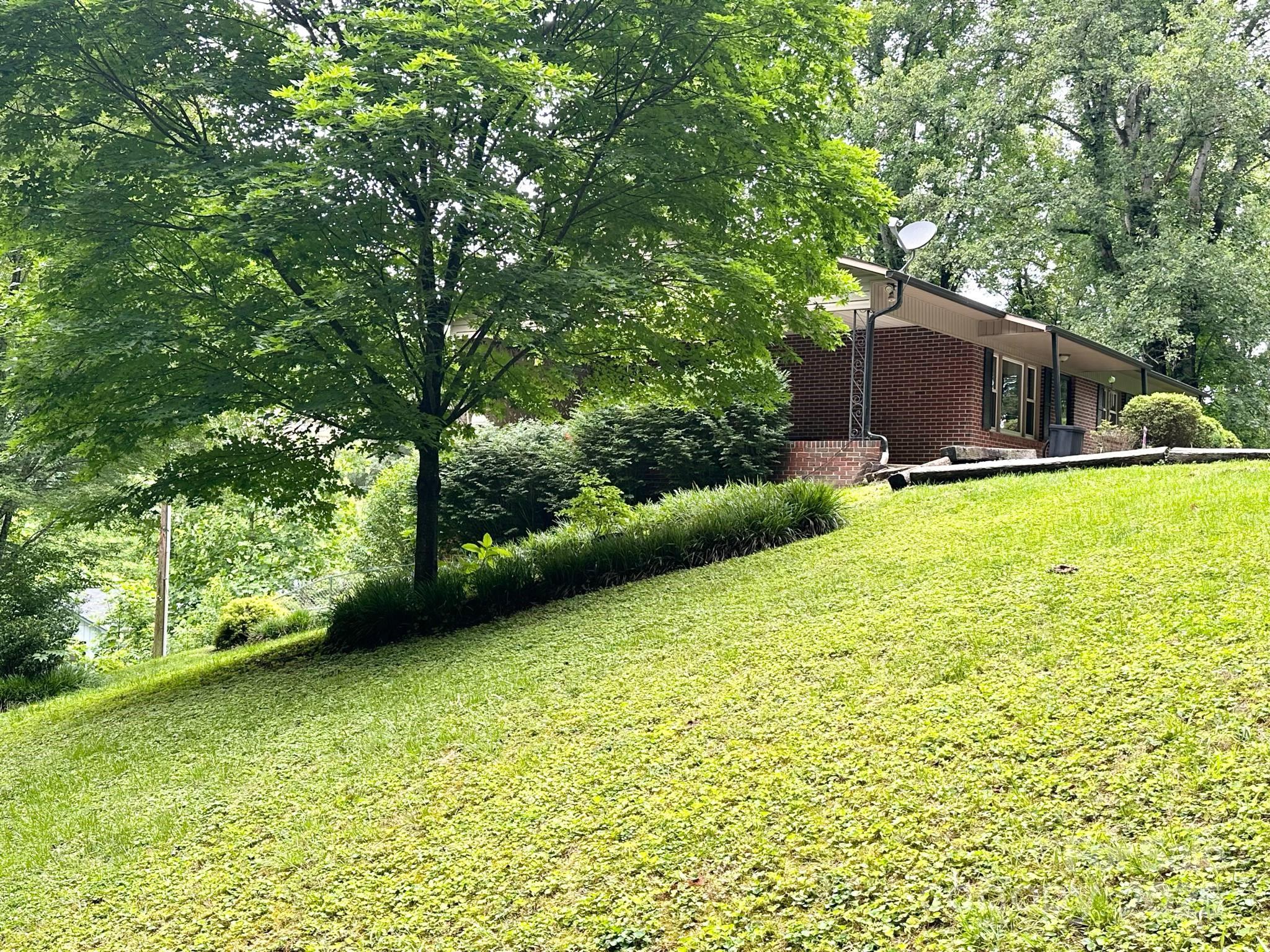 Lenoir, North Carolina 28645, United States, 3 Bedrooms Bedrooms, ,2 BathroomsBathrooms,Residential,Under Contract,140427