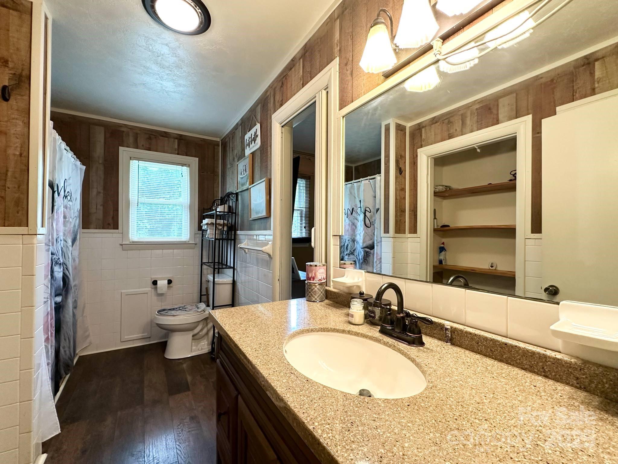 Lenoir, North Carolina 28645, United States, 3 Bedrooms Bedrooms, ,2 BathroomsBathrooms,Residential,Under Contract,140427