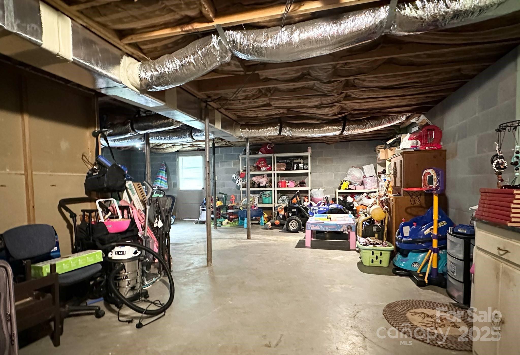 Lenoir, North Carolina 28645, United States, 3 Bedrooms Bedrooms, ,2 BathroomsBathrooms,Residential,Under Contract,140427