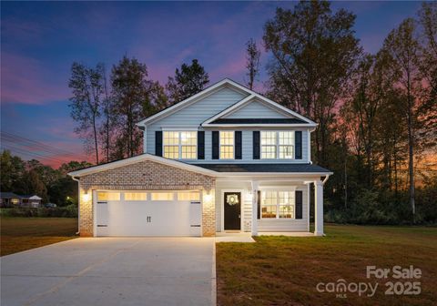 Photo of 1610 Oak Street, Charlotte, NC 28269 (MLS # 4307699)