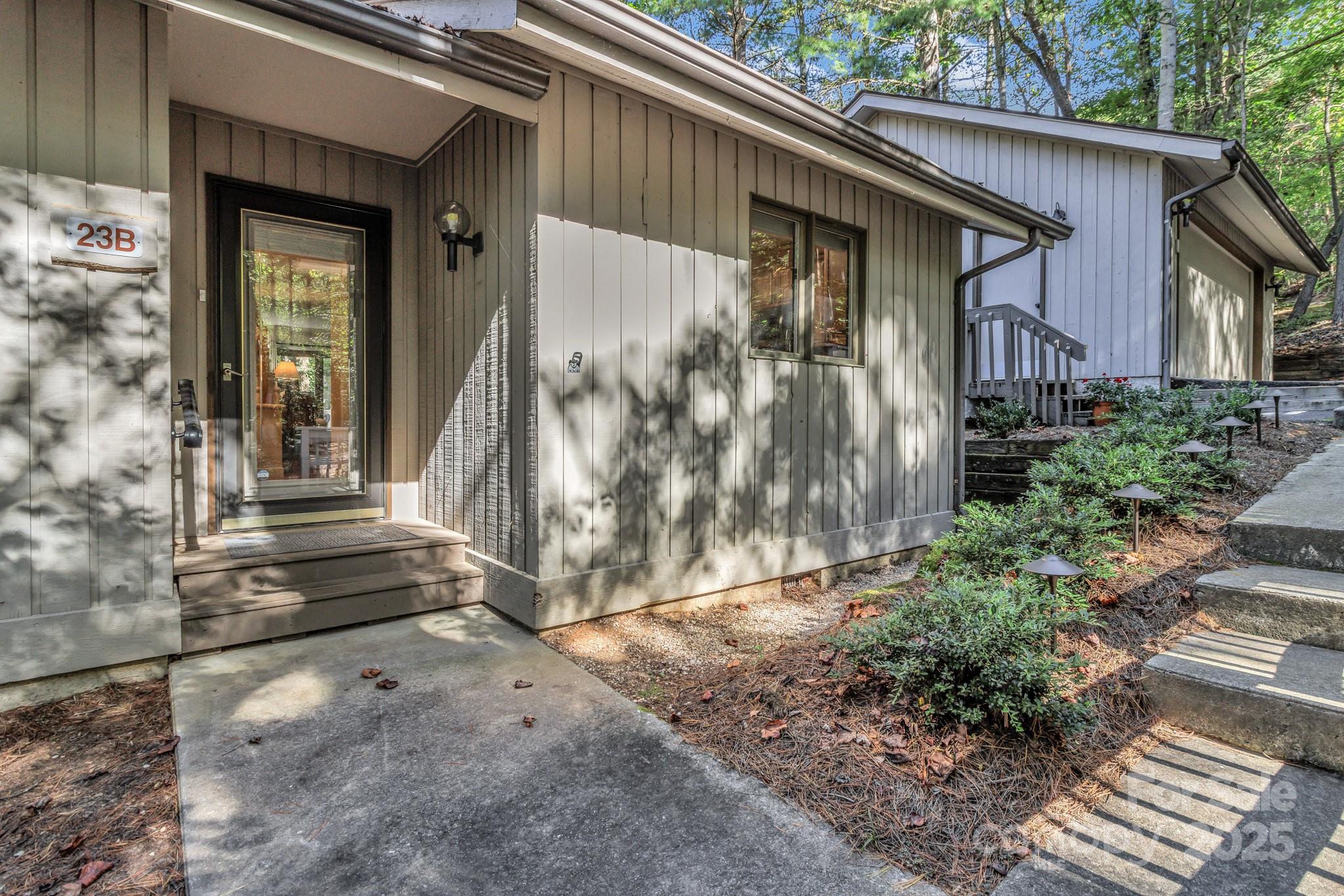 23 Cedarwood Trail B