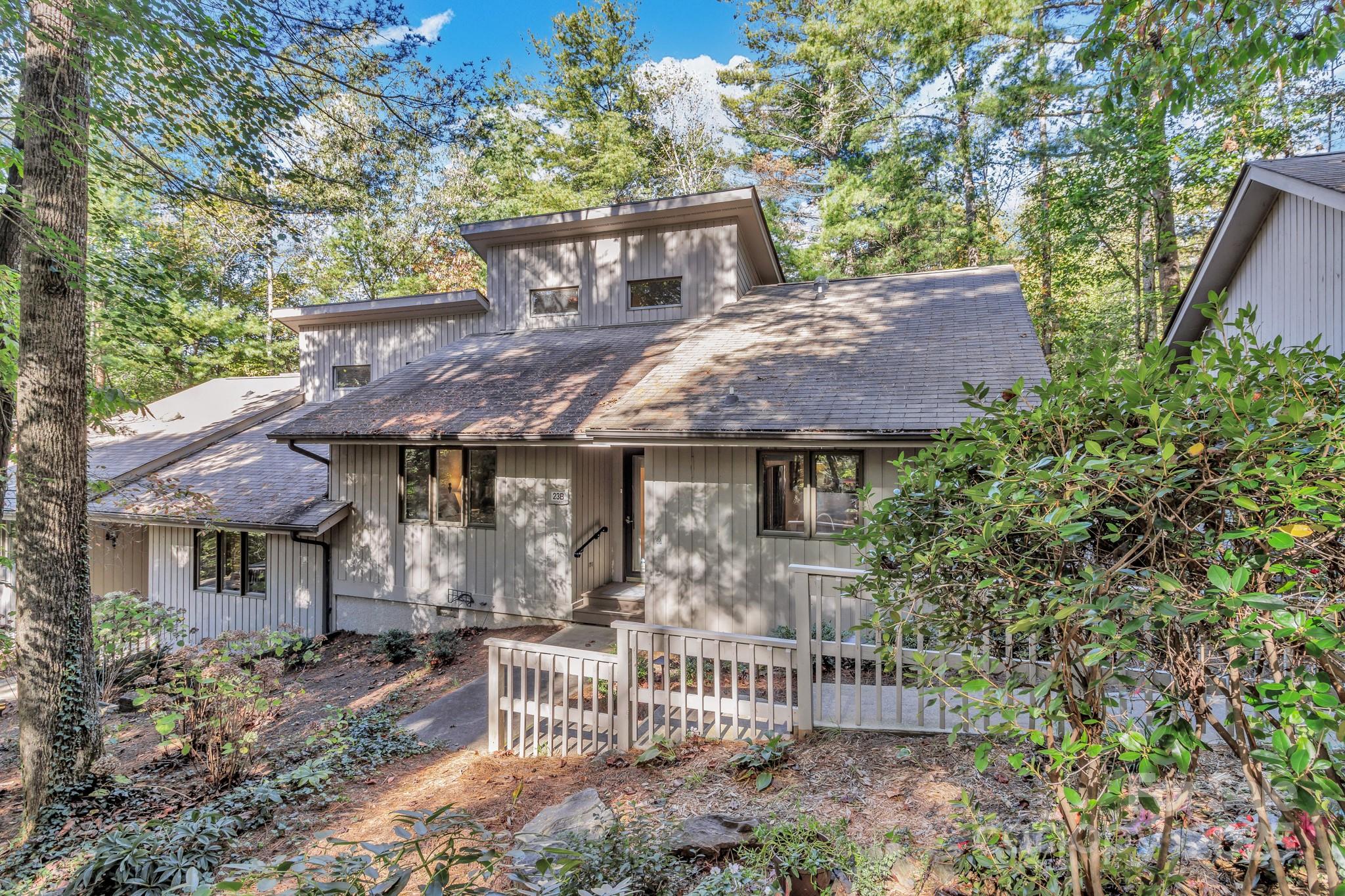 23 Cedarwood Trail B