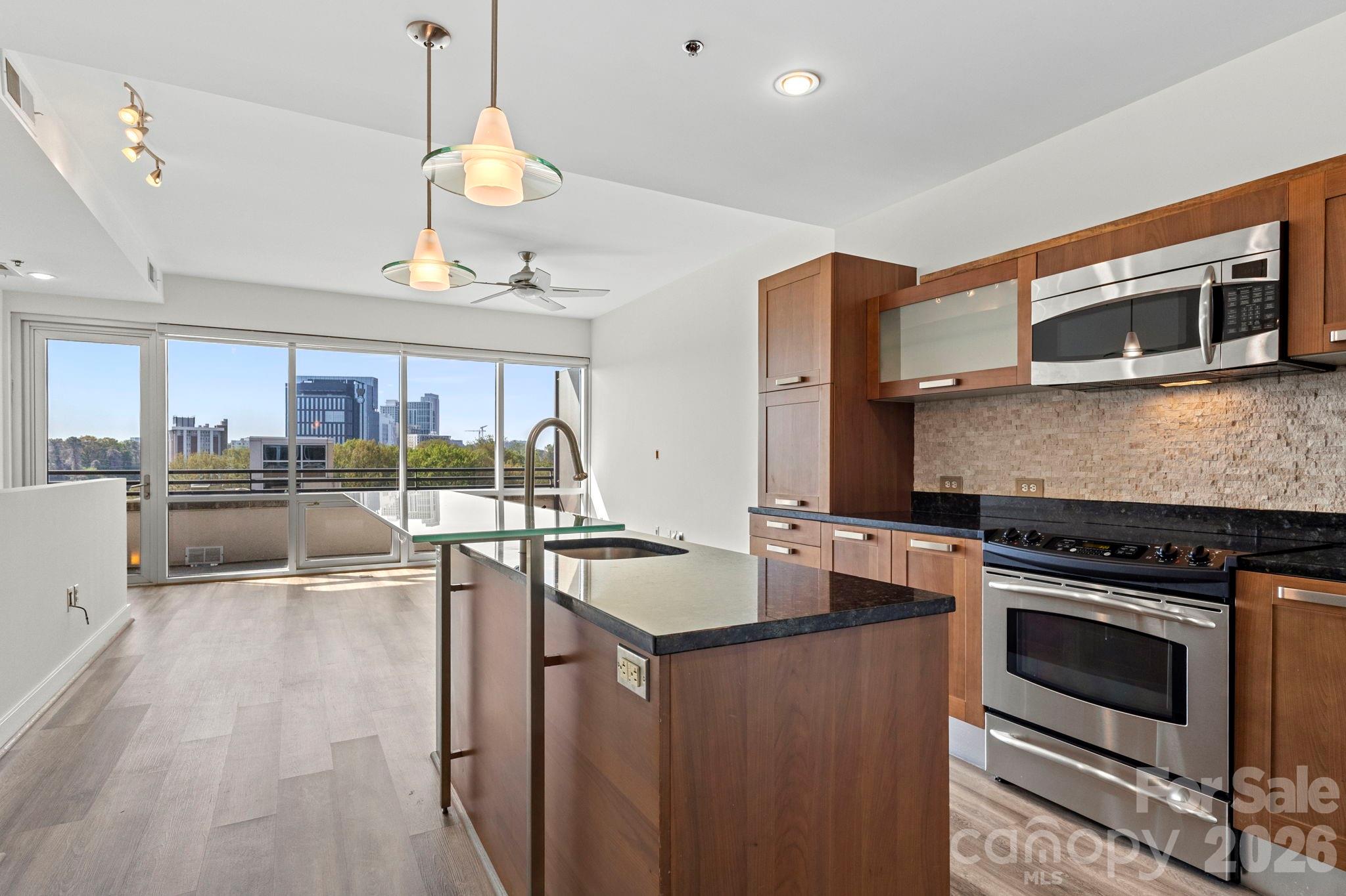 1133 Metropolitan Avenue 619