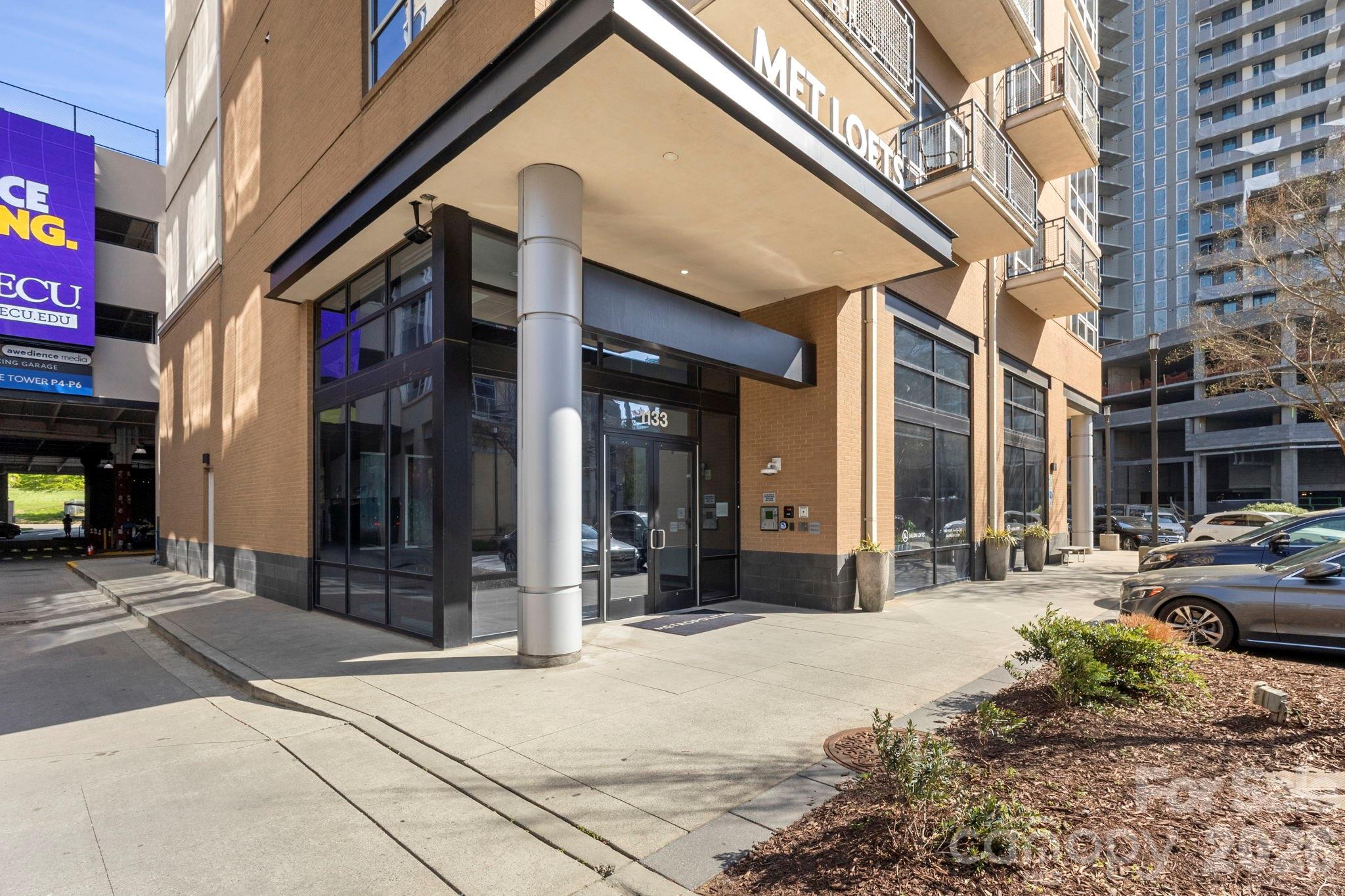 1133 Metropolitan Avenue 619