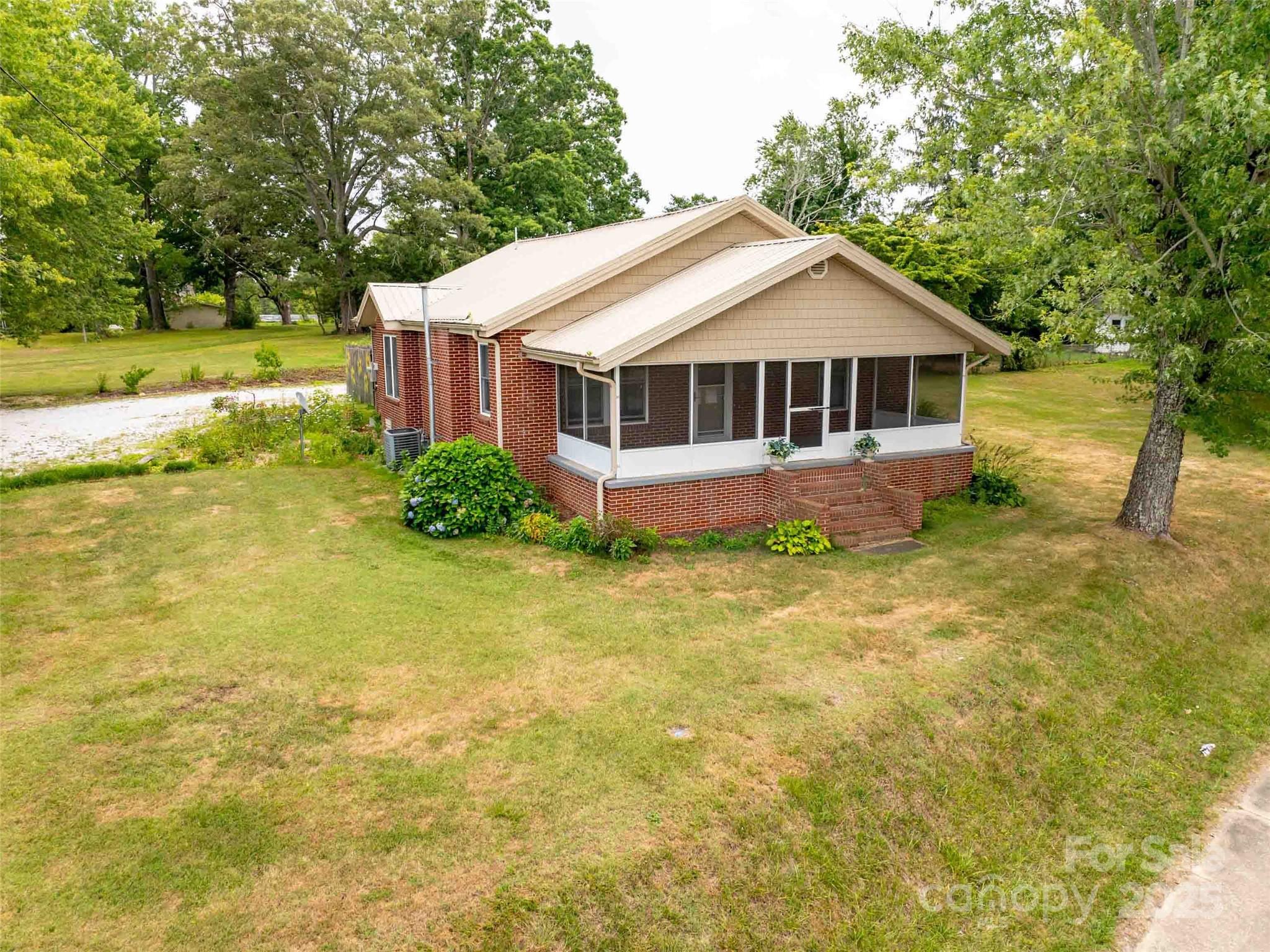 103 E King Street
