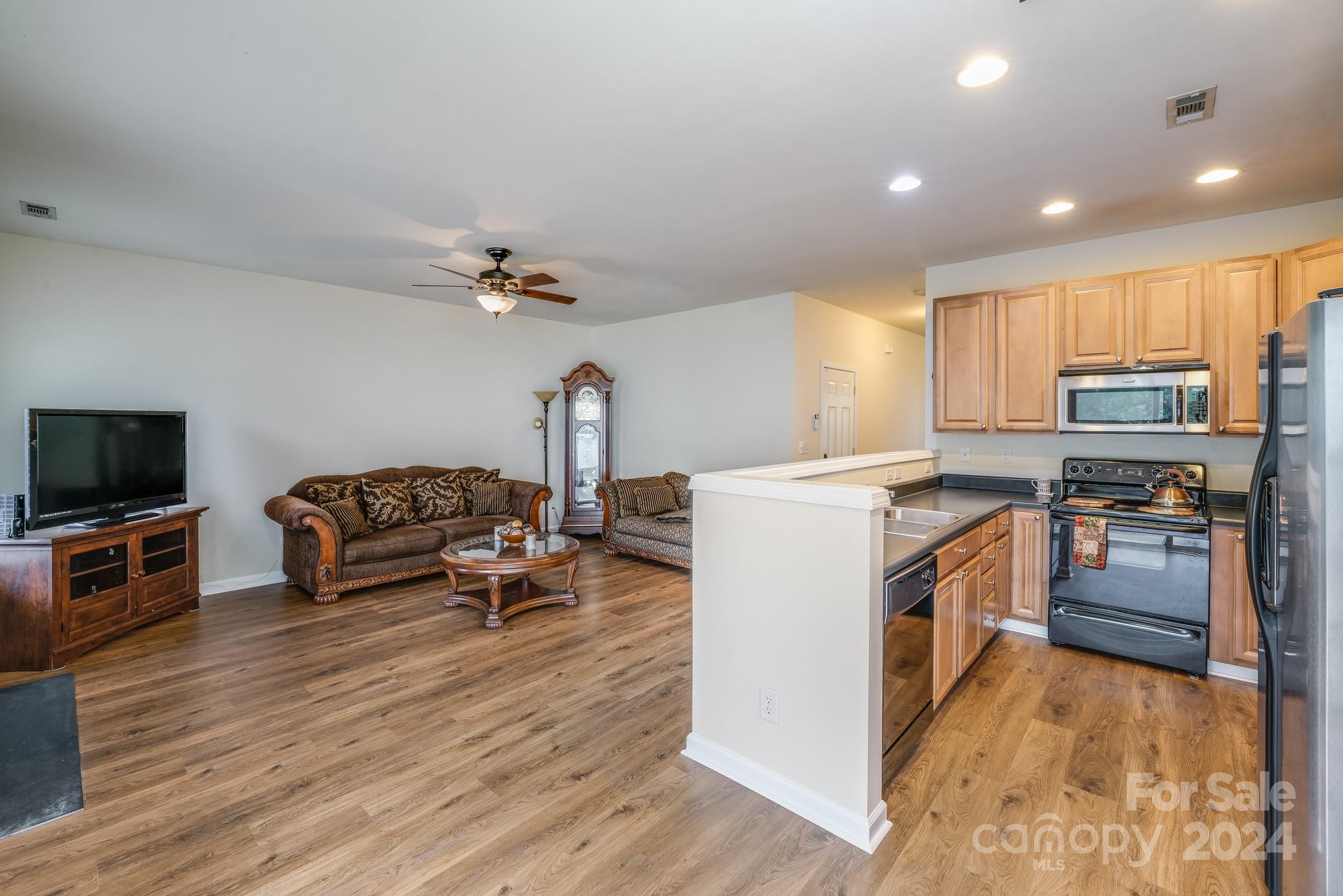 Charlotte Pines - Residential