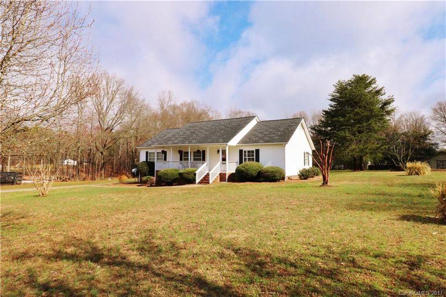 Beautiful Inside and Out! Meticulously maintained home on 1 Acre. This is country living at its finest! Home has new Carpet, Paint, and Tile in the kitchen! Open concept floor plan with split bedroom layout. Relax and Entertain on the back Porch that overlooks the beautiful private back yard. Master suite that includes walk in closet, Double Vanity, Garden Tub with separate shower.