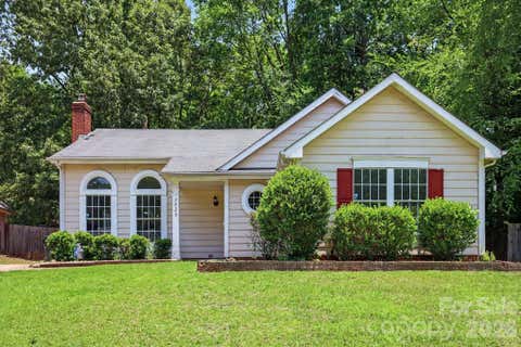 Photo of 7925 Turquoise Drive, Charlotte, NC 28215 (MLS # 4390137)