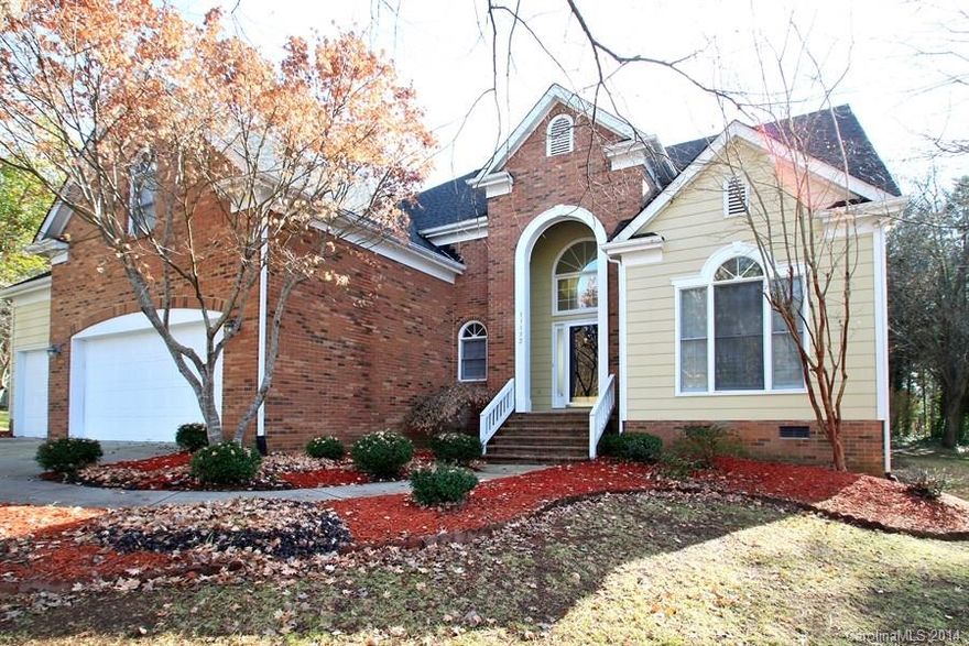 Gorgeous South Charlotte home located in Ballantyne! Kitchen has granite countertops and stainless steel appliances. Hardwoods throughout main floor. Enchanting brick fireplace in Living room perfect for entertainment. Master bedroom on main floor features double vanity sinks and garden tub! Outdoor deck with luscious landscaping.