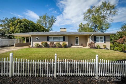 Photo of 717 Circle Drive NE, Lenoir, NC 28645 (MLS # 4297277)