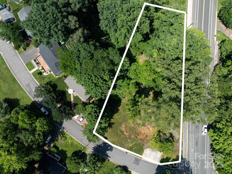 AN INCREDIBLE OPPORTUNITY TO BUILD on a .39 acre corner lot in the popular neighborhood of Selwyn Park, just minutes to some of Charlotte's most popular hotspots on Montford drive and Park Road Shopping Center. Pre-approved plans of a building envelope can be provided upon request. Lot size is 143' frontage x 176' & 189' on each side x 27' at the rear and able to be subdivided. Truly a unique opportunity for a single-family home, duplex, or triplex. This is one you don't want to miss!