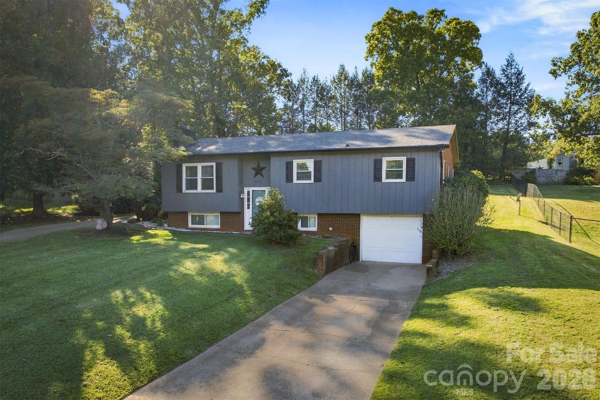 2010 Eastbrook Circle